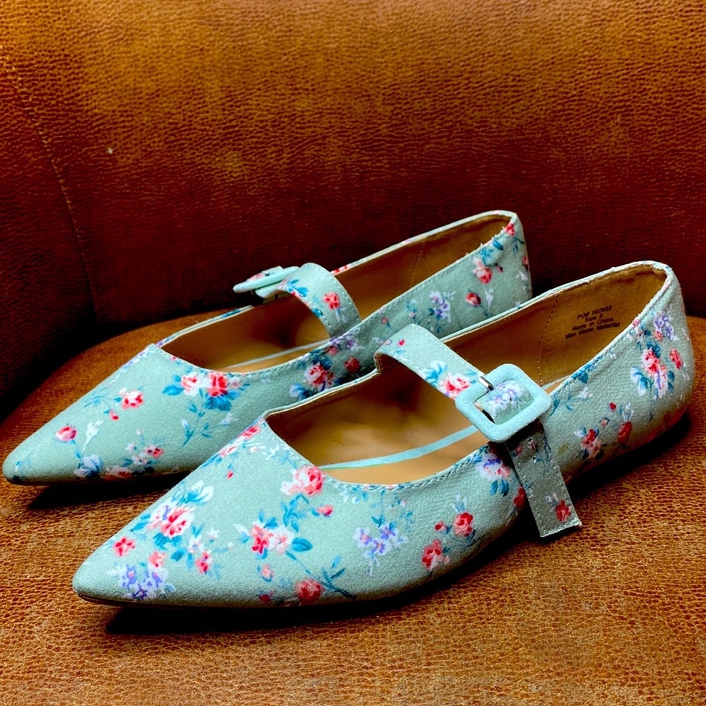 JOURNEE
COLLECTION KARISSA Mary Jean Flats size 8 - Picture 4 of 8